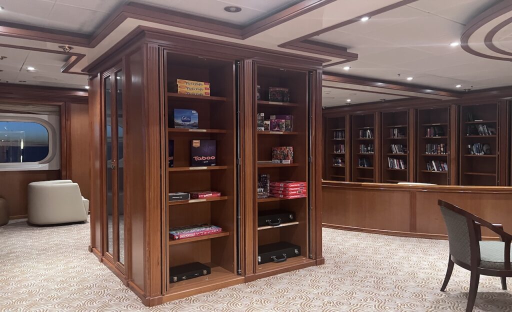 Librería en un crucero